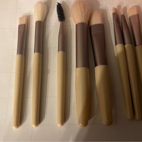 New Makeup 8 Brush Set in Cotton Candy Pink Case - Perfect Mother’s Day Gift 🍑 - Picture 6 of 6